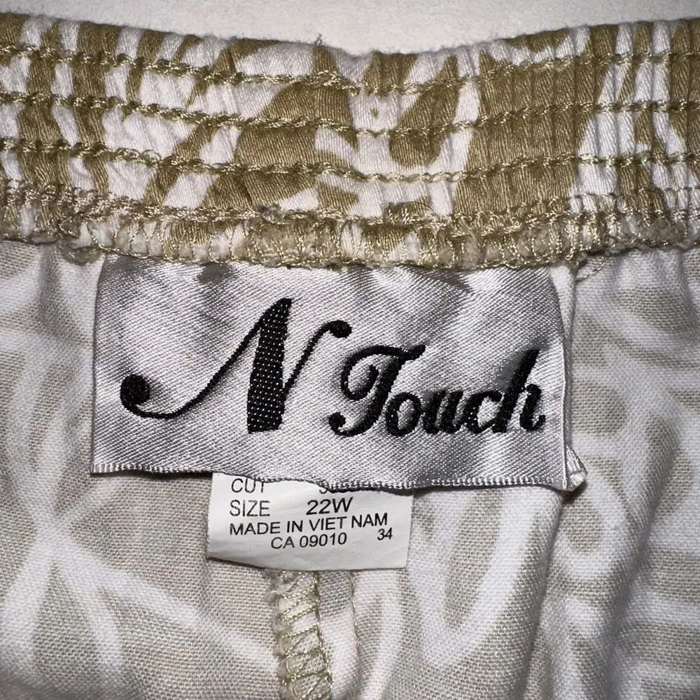 N Touch plus size capris - Picture 4 of 4